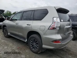 2022 Lexus GX 460 Premium z VIN JTJAM7BX9N5326947, wystawiony jako Copart lot #55848945 z przebiegiem 27 524 mil mil oraz Szkody całkowita. Historia ofert i sprzedaży dostępna na DreamBid. Obrazek 2.
