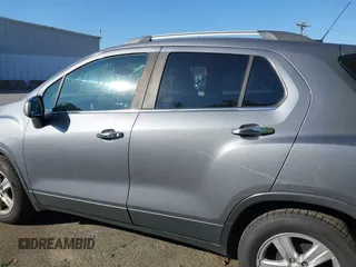 2020 Chevrolet Trax LT z VIN 3GNCJLSB2LL269660, wystawiony jako IAAI lot #42039286 z przebiegiem 111 147 mil mil oraz . Historia ofert i sprzedaży dostępna na DreamBid. Obrazek 14.