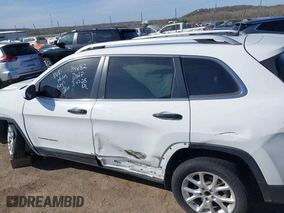 2018 Jeep Cherokee Latitude Tech Connect z VIN 1C4PJLCB3JD566741, wystawiony jako IAAI lot #41855103 z przebiegiem 97 829 mil mil oraz . Historia ofert i sprzedaży dostępna na DreamBid. Obrazek 14.