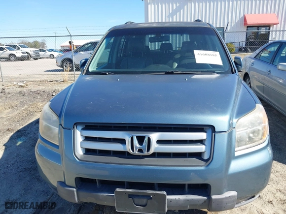2008 Honda Pilot EX-L with VIN 5FNYF28528B018817, listed as a IAAI auction lot 41608185 with 206,094 mi miles. Bid and sale history available at carsss.com. Image 17.