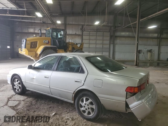 2001 Toyota Camry LE z VIN 4T1BF28K21U963819, wystawiony jako Copart lot #54551465 z przebiegiem 199 472 mil mil oraz Szkoda całkowita • Salvage title. Historia ofert i sprzedaży dostępna na DreamBid. Obrazek 2.