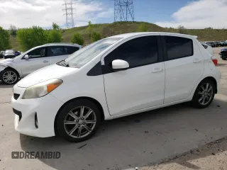 2012 Toyota Yaris L z VIN JTDKTUD3XCD528749, wystawiony jako Copart lot #56803205 z przebiegiem 140 024 mil mil oraz Szkoda całkowita • Salvage title. Historia ofert i sprzedaży dostępna na DreamBid. Obrazek 1.