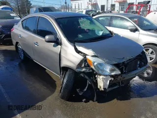 2014 Nissan Versa S Plus with VIN 3N1CN7AP4EL832618, listed as a IAAI auction lot 41662747 with 176,696 mi miles. Bid and sale history available at carsss.com. Image 1.