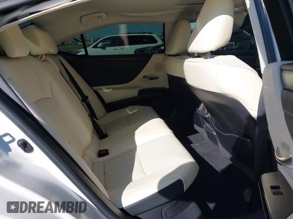 2022 Lexus ES 300h z VIN 58ADA1C19NU024116, wystawiony jako IAAI lot #41630532 z przebiegiem 22 141 mil mil oraz . Historia ofert i sprzedaży dostępna na DreamBid. Obrazek 8.