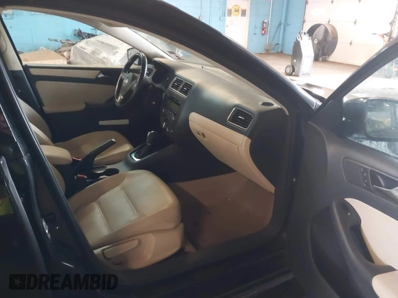 2011 Volkswagen Jetta SE with VIN 3VWDZ7AJ2BM052198, listed as a IAAI auction lot 41863300 with 88,178 mi miles and . Bid and sale history available at DreamBid. Image 5.