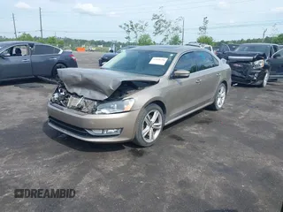 2015 Volkswagen Passat SEL Premium z VIN 1VWCV7A33FC025205, wystawiony jako IAAI lot #42098256 z przebiegiem 165 661 mil mil oraz . Historia ofert i sprzedaży dostępna na DreamBid. Obrazek 17.