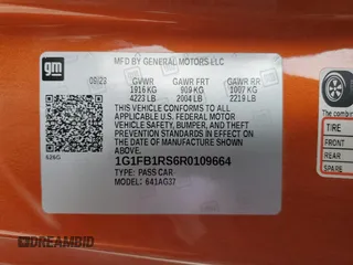 2024 Chevrolet Camaro 1LT z VIN 1G1FB1RS6R0109664, wystawiony jako Copart lot #49248365 z przebiegiem 21 394 mil mil oraz Czysty tytuł • Clean title. Historia ofert i sprzedaży dostępna na DreamBid. Obrazek 14.