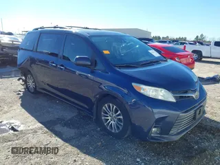 2018 Toyota Sienna XLE Auto Access Seat with VIN 5TDYZ3DC5JS914497, listed as a IAAI auction lot 41206120 with 208,996 mi miles. Bid and sale history available at carsss.com. Image 1.