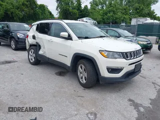2018 Jeep Compass Altitude with VIN 3C4NJDBB3JT307885, listed as a IAAI auction lot 42372222 with 77,522 mi miles and . Bid and sale history available at DreamBid. Image 1.