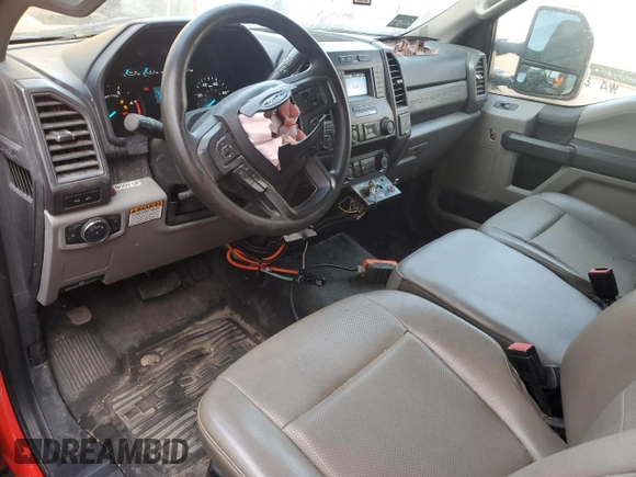 2021 Ford F-550 XL z VIN 1FDUF5HT5MDA10111, wystawiony jako Copart lot #87877275 z przebiegiem 36 100 mil mil oraz Szkody całkowita. Historia ofert i sprzedaży dostępna na DreamBid. Obrazek 8.