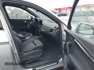 2023 Audi SQ5 Premium Plus z VIN WA1B4AFY9P2195394, wystawiony jako IAAI lot #41855818 z przebiegiem 25 946 mil mil oraz . Historia ofert i sprzedaży dostępna na DreamBid. Obrazek 5.