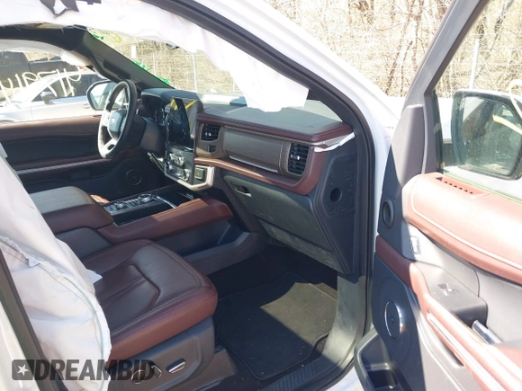 2022 Ford Expedition Limited z VIN 1FMJU2AT7NEA67407, wystawiony jako IAAI lot #41796472 z przebiegiem 31 145 mil mil oraz . Historia ofert i sprzedaży dostępna na DreamBid. Obrazek 5.