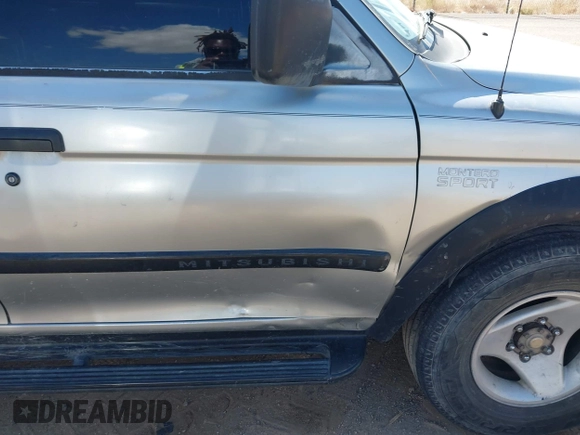 2001 Mitsubishi Montero ES z VIN JA4LS21HX1P041052, wystawiony jako IAAI lot #42084599 z przebiegiem 239 095 mil mil oraz . Historia ofert i sprzedaży dostępna na DreamBid. Obrazek 12.