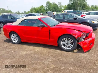 2014 Ford Mustang V6 z VIN 1ZVBP8EM4E5201342, wystawiony jako IAAI lot #42377801 z przebiegiem 99 600 mil mil oraz . Historia ofert i sprzedaży dostępna na DreamBid. Obrazek 13.