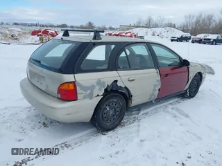 1999 Saturn SW z VIN 1G8ZK8276XZ295812, wystawiony jako IAAI lot #41313503 z przebiegiem 120 857 mil mil oraz . Historia ofert i sprzedaży dostępna na DreamBid. Obrazek 4.