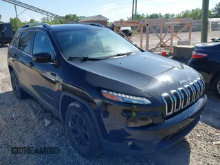 2016 Jeep Cherokee Latitude z VIN 1C4PJMCB2GW236835, wystawiony jako IAAI lot #42698119 z przebiegiem 111 985 mil mil oraz . Historia ofert i sprzedaży dostępna na DreamBid. Obrazek 1.