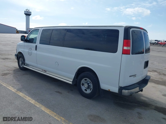 2013 Chevrolet Express Passenger 1LT with VIN 1GAZG1FA6D1191442, listed as a IAAI auction lot 41911629 with 122,796 mi miles. Bid and sale history available at carsss.com. Image 3.