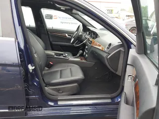 2013 Mercedes-Benz C 300 Sport z VIN WDDGF8AB7DR264500, wystawiony jako IAAI lot #41943477 z przebiegiem 125 547 mil mil oraz . Historia ofert i sprzedaży dostępna na DreamBid. Obrazek 5.