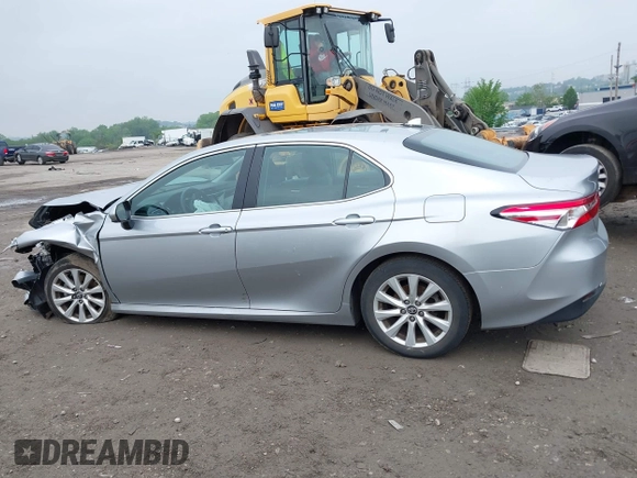 2019 Toyota Camry LE z VIN 4T1B11HK5KU813553, wystawiony jako IAAI lot #42282507 z przebiegiem 22 100 mil mil oraz . Historia ofert i sprzedaży dostępna na DreamBid. Obrazek 13.