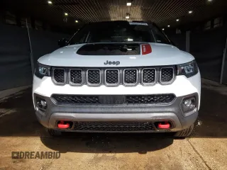 2023 Jeep Compass Trailhawk z VIN 3C4NJDDN1PT527851, wystawiony jako Copart lot #65566035 z przebiegiem 52 811 mil mil oraz Czysty tytuł • Clean title. Historia ofert i sprzedaży dostępna na DreamBid. Obrazek 5.