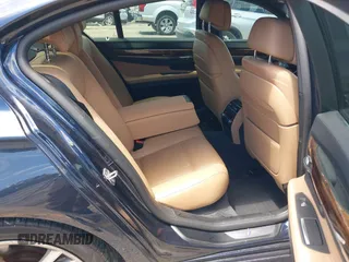 2015 BMW 7 Series 740i z VIN WBAYA6C59FD826726, wystawiony jako IAAI lot #42254240 z przebiegiem 110 006 mil mil oraz . Historia ofert i sprzedaży dostępna na DreamBid. Obrazek 8.