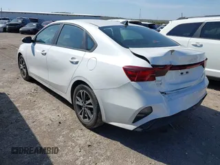 2022 Kia Forte LXS z VIN 3KPF24AD1NE479654, wystawiony jako IAAI lot #41950997 z przebiegiem 71 168 mil mil oraz . Historia ofert i sprzedaży dostępna na DreamBid. Obrazek 3.