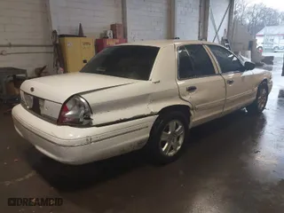 2004 Ford Crown Victoria LX with VIN 2FAFP74W14X110484, listed as a IAAI auction lot 41736140 with 220,067 mi miles. Bid and sale history available at carsss.com. Image 4.