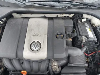 2007 Volkswagen Rabbit with VIN WVWDS71K37W068837, listed as a IAAI auction lot 40072552 with 999,999 mi miles. Bid and sale history available at carsss.com. Image 10.