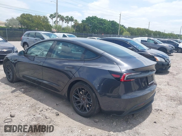 2024 Tesla Model 3 z VIN 5YJ3E1EAXRF754866, wystawiony jako IAAI lot #42082242 z przebiegiem 7 754 mil mil oraz . Historia ofert i sprzedaży dostępna na DreamBid. Obrazek 3.