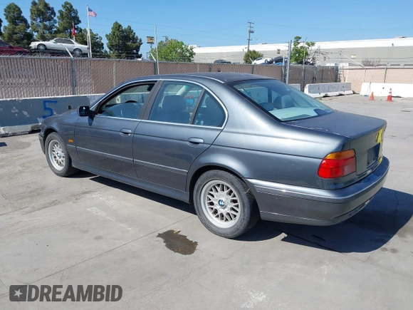2000 BMW 5 Series 528iA with VIN WBADM634XYGU07427, listed as a IAAI auction lot 42085048 with 192,828 mi miles. Bid and sale history available at carsss.com. Image 3.
