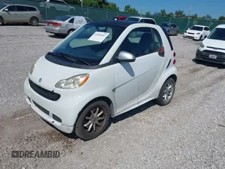2015 Smart fortwo Passion z VIN WMEEJ3BA4FK791268, wystawiony jako IAAI lot #42496547 z przebiegiem 257 540 mil mil oraz . Historia ofert i sprzedaży dostępna na DreamBid. Obrazek 16.