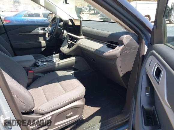 2025 Ford Explorer Active with VIN 1FMUK7DH3SGB03603, listed as a IAAI auction lot 41991711 with 2,071 mi miles and . Bid and sale history available at DreamBid. Image 5.