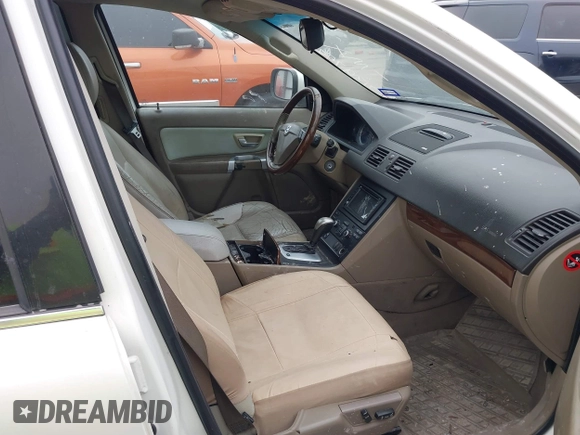 2007 Volvo XC90 V8 with VIN YV4CZ852X71397570, listed as a IAAI auction lot 41715426 with 217,019 mi miles. Bid and sale history available at carsss.com. Image 5.