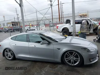 2014 Tesla Model S 60 with VIN 5YJSA1H12EFP32213, listed as a IAAI auction lot 42194085 with 56,071 mi miles and . Bid and sale history available at DreamBid. Image 14.
