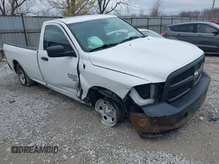 2019 Ram 1500 Tradesman z VIN 3C6JR6DG2KG705859, wystawiony jako IAAI lot #41716700 z przebiegiem 128 721 mil mil oraz . Historia ofert i sprzedaży dostępna na DreamBid. Obrazek 1.