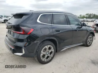 2024 BMW X1 xDrive28i z VIN WBX73EF07R5Y34795, wystawiony jako Copart lot #52121345 z przebiegiem 8 605 mil mil oraz Nie do naprawy • Non repairable. Historia ofert i sprzedaży dostępna na DreamBid. Obrazek 3.