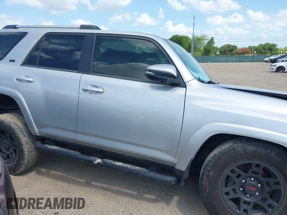 2020 Toyota 4Runner SR5 with VIN JTEZU5JR6L5224902, listed as a IAAI auction lot 42526718 with 75,673 mi miles and . Bid and sale history available at DreamBid. Image 14.
