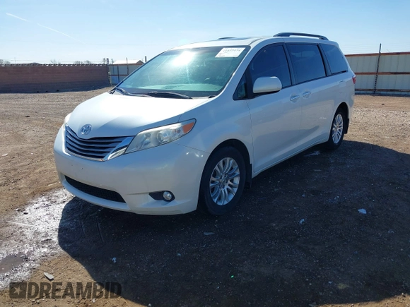 2017 Toyota Sienna XLE Auto Access Seat with VIN 5TDYZ3DC2HS806686, listed as a IAAI auction lot 41877474 with 72,011 mi miles. Bid and sale history available at carsss.com. Image 18.