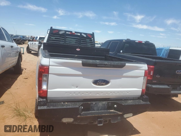 2018 Ford F-350 XL with VIN 1FT8W3BT5JEB89050, listed as a Copart auction lot 54020355 with 150,621 mi miles and Clean Title. Bid and sale history available at DreamBid. Image 6.