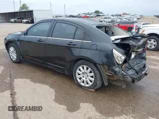 2010 Chrysler Sebring Touring z VIN 1C3CC4FB5AN226242, wystawiony jako IAAI lot #41451830 z przebiegiem 246 121 mil mil oraz . Historia ofert i sprzedaży dostępna na DreamBid. Obrazek 3.