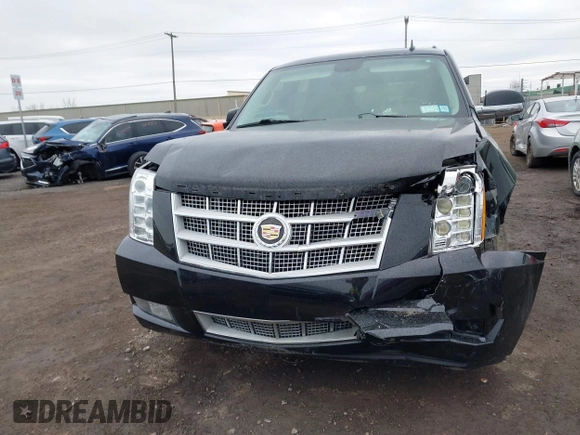 2013 Cadillac Escalade Platinum Edition with VIN 1GYS4DEF0DR260640, listed as a IAAI auction lot 41816127 with 152,649 mi miles. Bid and sale history available at carsss.com. Image 12.