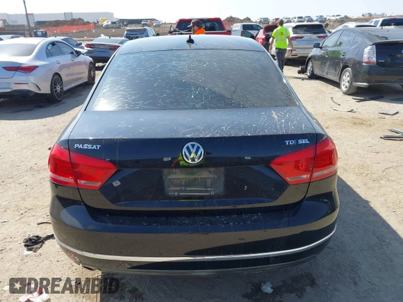 2015 Volkswagen Passat SEL Premium z VIN 1VWCV7A30FC024271, wystawiony jako IAAI lot #41788754 z przebiegiem 108 278 mil mil oraz . Historia ofert i sprzedaży dostępna na DreamBid. Obrazek 16.