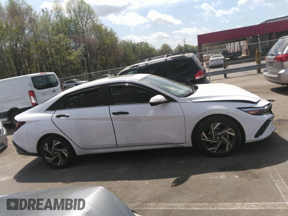2024 Hyundai Elantra Limited z VIN KMHLN4DJ4RU093132, wystawiony jako IAAI lot #41960097 z przebiegiem 8 445 mil mil oraz . Historia ofert i sprzedaży dostępna na DreamBid. Obrazek 13.