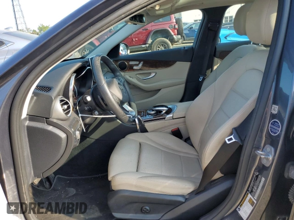 2016 Mercedes-Benz C 300 Luxury z VIN 55SWF4KB5GU161503, wystawiony jako Copart lot #66147705 z przebiegiem 34 217 mil mil oraz Szkoda całkowita • Salvage title. Historia ofert i sprzedaży dostępna na DreamBid. Obrazek 7.