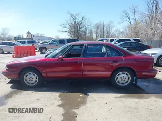 1995 Oldsmobile 88 z VIN 1G3HY52K1SH331973, wystawiony jako IAAI lot #41795311 z przebiegiem 110 407 mil mil oraz . Historia ofert i sprzedaży dostępna na DreamBid. Obrazek 15.