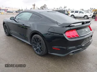 2018 Ford Mustang EcoBoost z VIN 1FA6P8TH3J5129088, wystawiony jako IAAI lot #41792548 z przebiegiem 55 991 mil mil oraz . Historia ofert i sprzedaży dostępna na DreamBid. Obrazek 3.