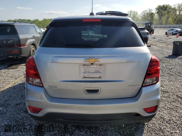 2020 Chevrolet Trax LS z VIN KL7CJKSB1LB312743, wystawiony jako Copart lot #52165565 z przebiegiem Nie podano mil oraz Szkoda całkowita • Salvage title. Historia ofert i sprzedaży dostępna na DreamBid. Obrazek 6.