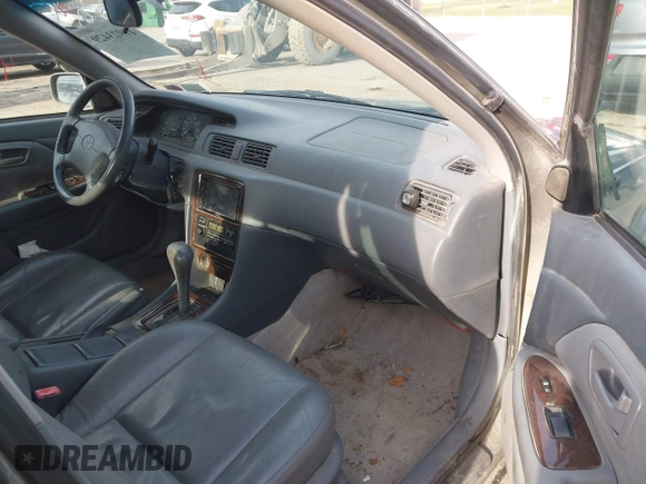 2001 Toyota Camry LE z VIN 4T1BF28K81U116710, wystawiony jako IAAI lot #41923429 z przebiegiem 145 741 mil mil oraz . Historia ofert i sprzedaży dostępna na DreamBid. Obrazek 5.