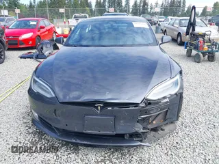 2018 Tesla Model S 75D z VIN 5YJSA1E28JF272630, wystawiony jako IAAI lot #42317422 z przebiegiem Nie podano mil oraz . Historia ofert i sprzedaży dostępna na DreamBid. Obrazek 6.