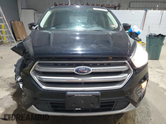 2017 Ford Escape SE with VIN 1FMCU9G99HUB08546, listed as a Copart auction lot 46652055 with 92,099 mi miles and Salvage Title. Bid and sale history available at DreamBid. Image 5.